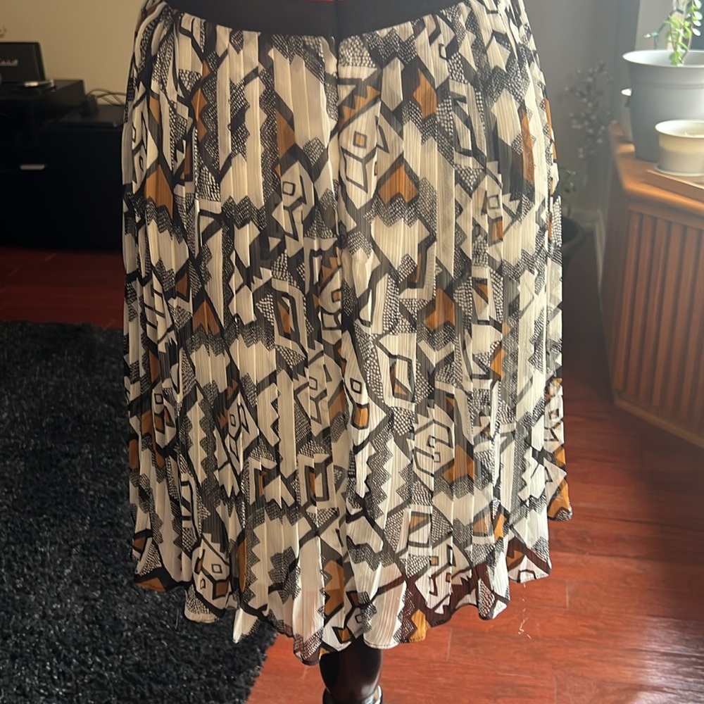 Pleated Dress Pattern With Red Color Block Top - image 8